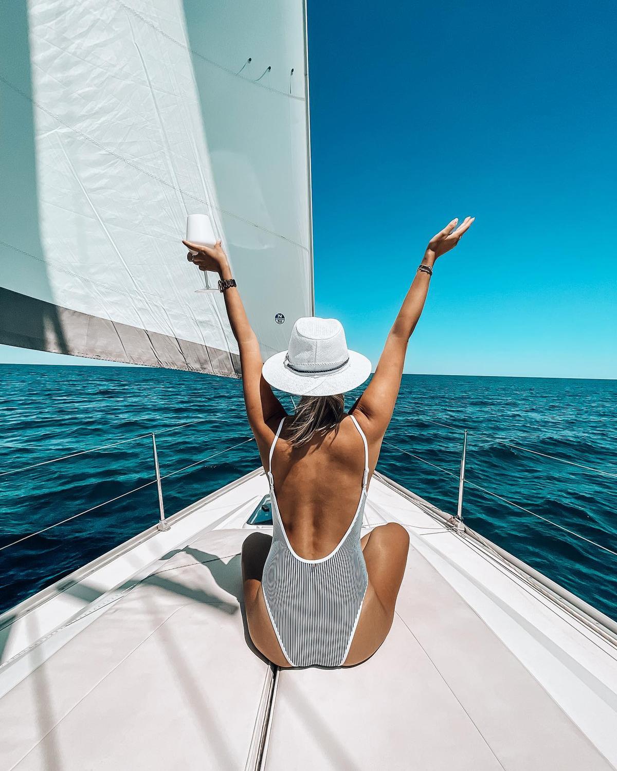 Cine este femeia care l-a cumințit pe fostul atacant dinamovist și i-a spus „DA” în Bahamas! Urmează să devină părinți