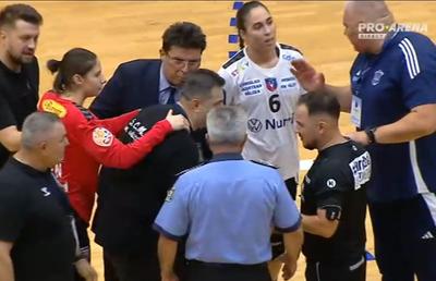 Scandal după debutul cu eșec! Florentin Pera a sărit la oficiali: a fost oprit de propriile handbaliste » Toate rezultatele etapei + Clasamentul