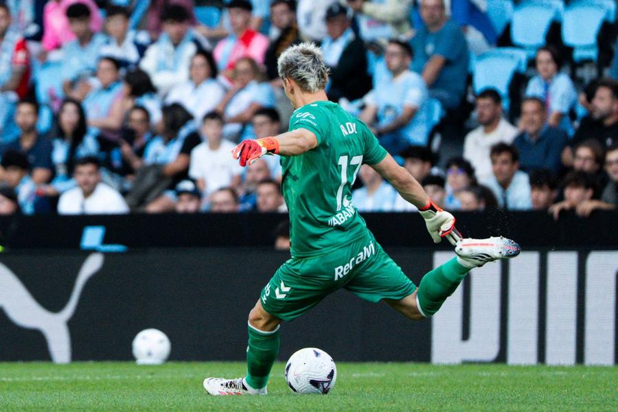 Ionuț Radu, cel mai bun jucător al lui Celta Vigo în partida cu Athletic Bilbao (0-2) / Foto: Imago Ionuț Radu a evitat dezastrul pentru Celta Vigo » Ce au comentat spaniolii și notele acordate portarului român
