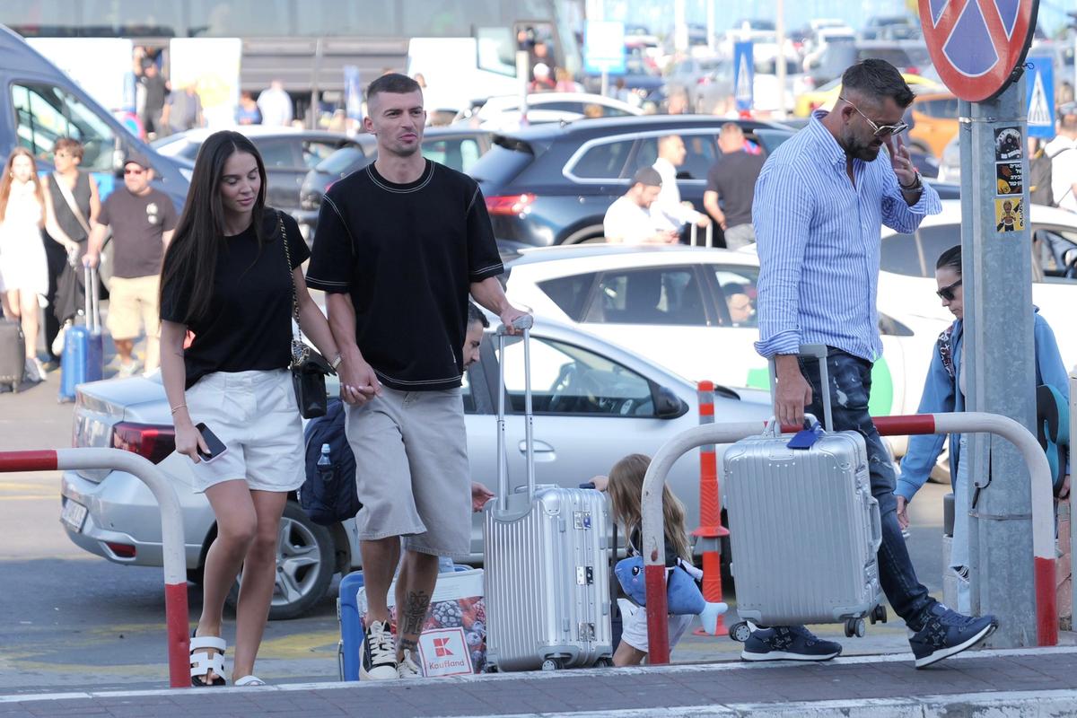 Florin tănase a plecat în Cipru. Imagini de la aeroport