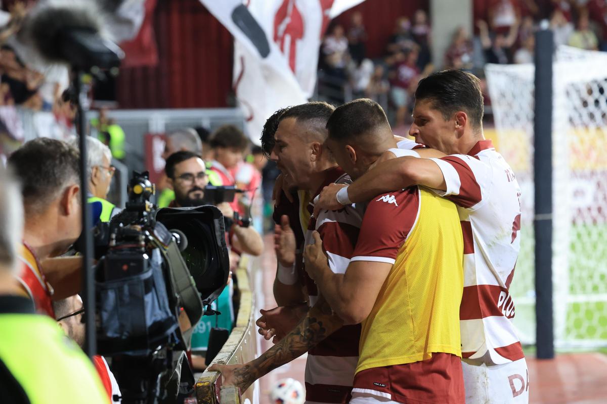 Scandări rasiste și injurii după Rapid - Craiova » Jucătorii, chemați în fața galeriilor + Numele fotbalistului, strigat din peluză