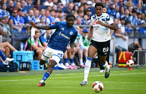 Honest Ahanor (dreapta), în amicalul jucat la începutul lui august de Atalanta cu Schalke 04 / Foto: Imago