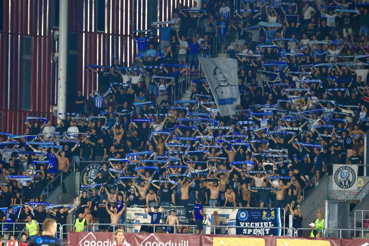 Scandări rasiste și injurii după Rapid - Craiova » Jucătorii, chemați în fața galeriilor + Numele fotbalistului, strigat din peluză