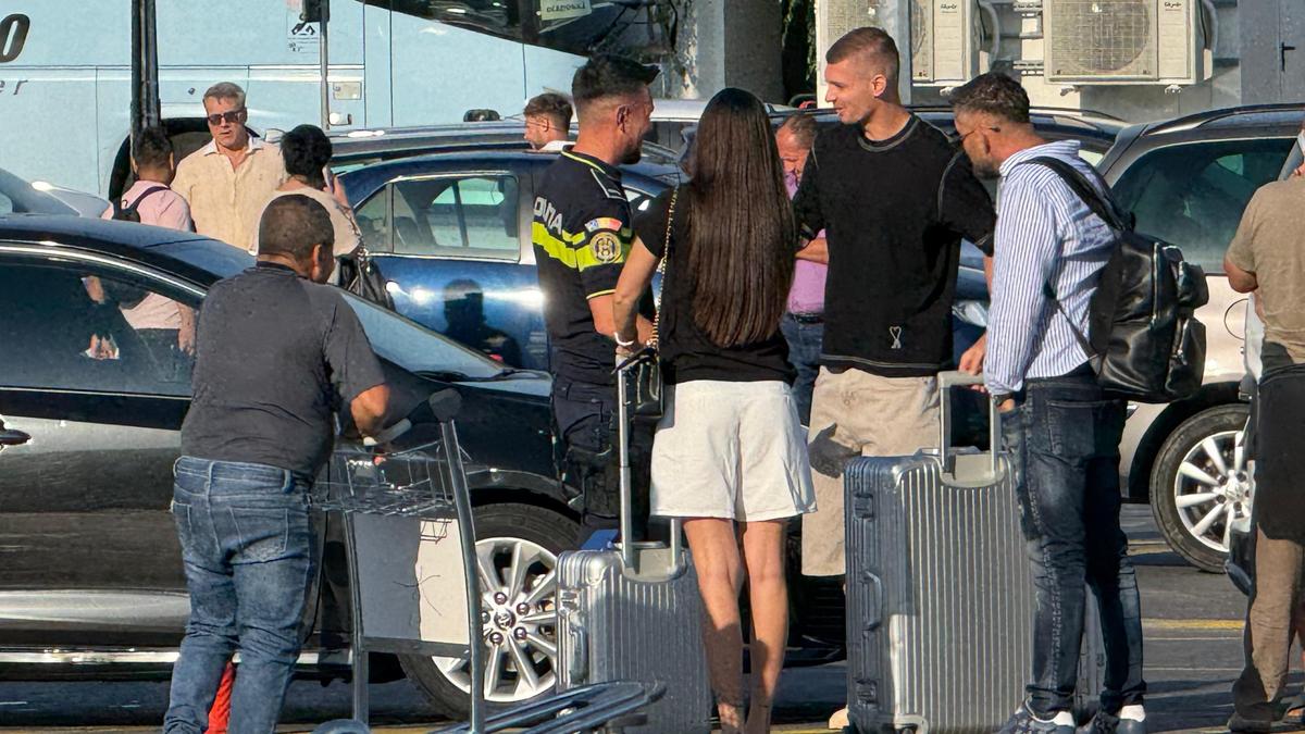 Florin Tănase a plecat în Cipru. Imagini de la aeroport