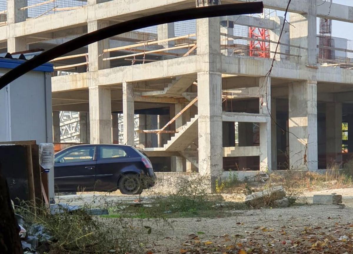 VIDEO + FOTO 7 ani pentru o treime din patinoar. Lucrările la „Mihai Flamaropol” se desfășoară cu frâna de mână trasă