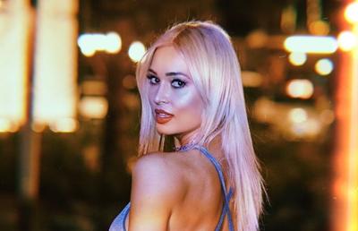 GALERIE FOTO Petrecere, tort și sampanie! Cum „sfidează” Raluca despărțirea de Walter Zenga: „Regina inimilor”
