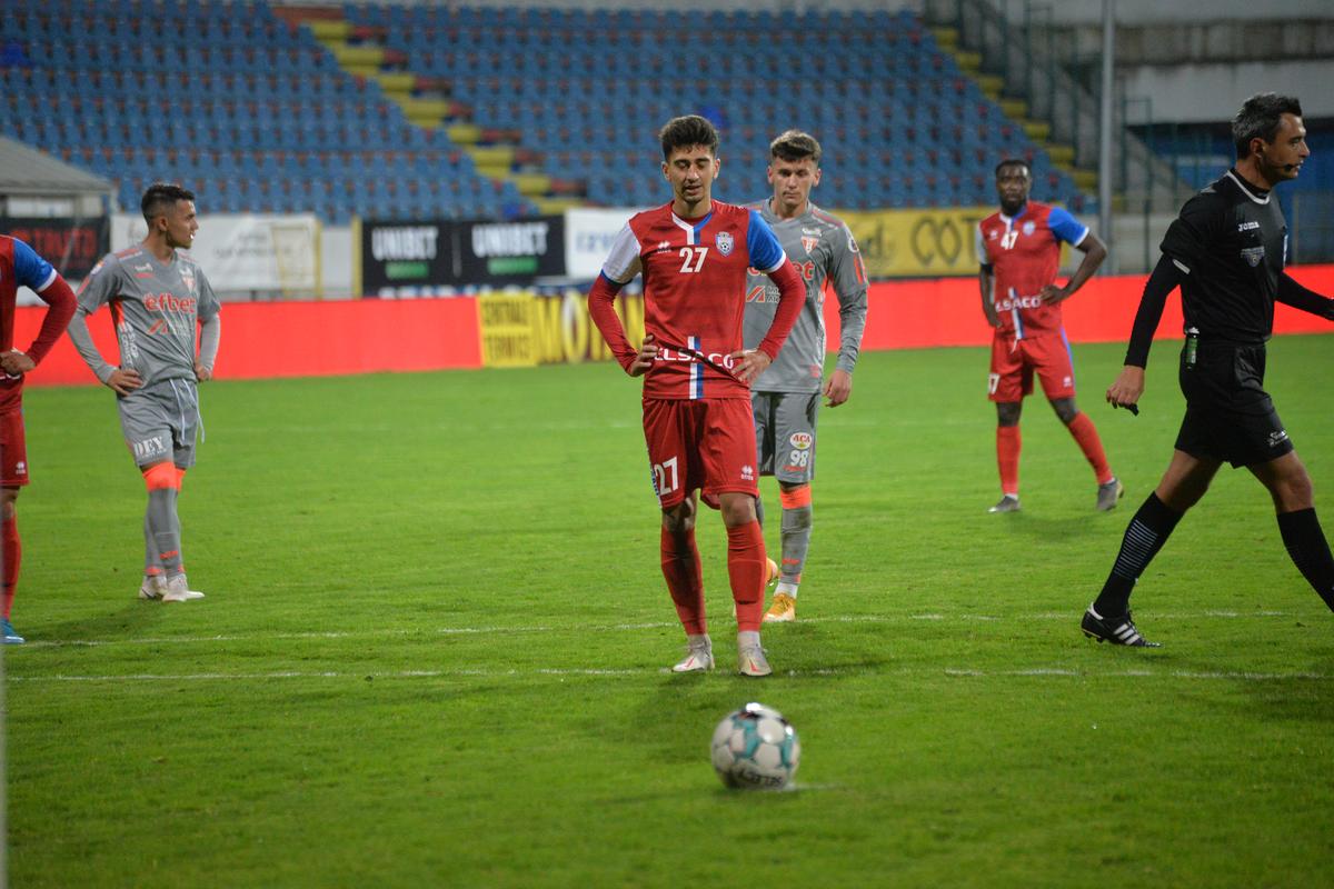 FC BOTOȘANI - UTA 2-3. Marius Croitoru a luat foc: „N-ai ce căuta, bă, ca arbitru în Liga 1! Își bate joc de noi! E prea mult, să-și rupă ecusoanele!”
