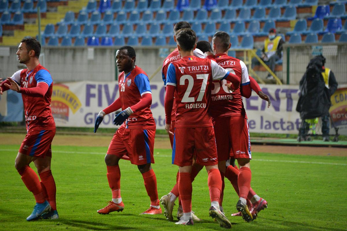 FC BOTOȘANI - UTA 2-3. Marius Croitoru a luat foc: „N-ai ce căuta, bă, ca arbitru în Liga 1! Își bate joc de noi! E prea mult, să-și rupă ecusoanele!”