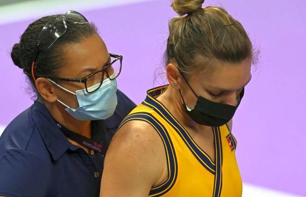 Simona Halep, ultimele informații despre accidentarea la spate: „Joc în continuare cu brâu, cu încălzitor”