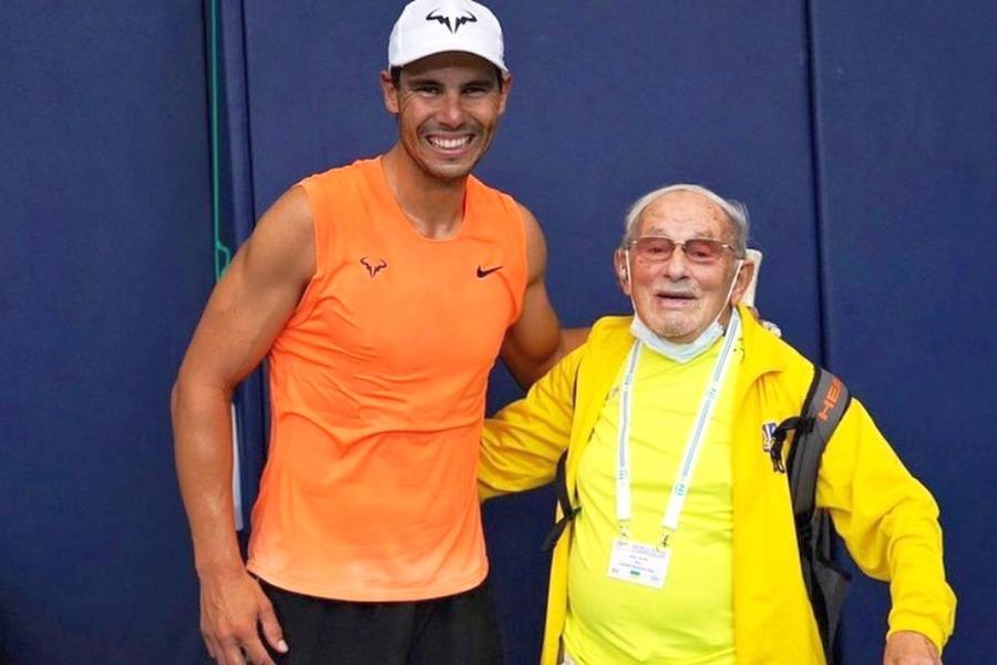 Ziua în care Nadal a jucat tenis cu ucraineanul de 97 de ani Leonid Stanislavskyi / Sursă foto: Twitter @Rafael Nadal Academy Tenisul înainte și după Nadal
