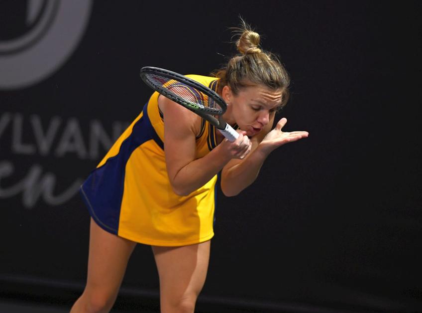Simona Halep (30 de ani, 19 WTA) a avut o criză de nervi în setul secund al finalei de la Transylvania Open, contra estonei Anett Kontaveit (25 de ani, 14 WTA).