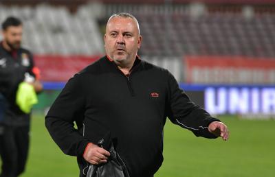 Mihai Iosif a făcut din nou spectacol la conferință: „Cum spunea Nichita Stănescu, inspirația nu e un proces continuu”