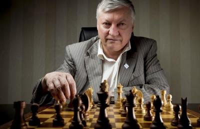 Legendarul șahist Anatoly Karpov, om al regimului Putin, se află în comă indusă. Teorii contradictorii: a căzut acasă vs. a fost găsit inconștient lângă Duma de Stat