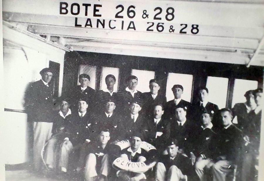 Lotul României fotografiat pe Conte Verde: Stanciu e primul de jos, stânga, lângă căpitanul Vogl Descoperire unică: poveștile și arhiva foto din Uruguay 1930 ale românului care a marcat într-un picior în primul nostru meci la un Mondial