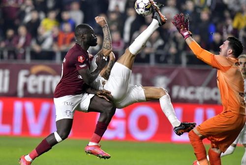 Faza la care Yuri se accidentează în meciul cu Rapid/ foto: Cristi Preda (GSP)