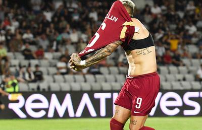 Ape tulburi în Gruia » Furios că a fost schimbat, a plecat de la stadion la pauză! Președintele îl avertizează: „Știți ce am făcut cu Alibec”