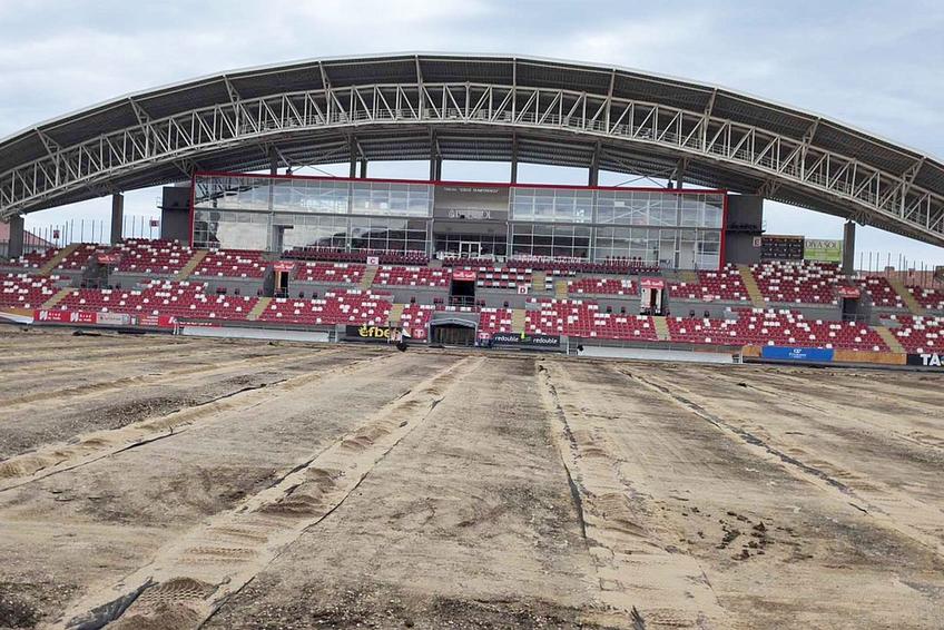 Lucrările de la stadionul din Arad avansează // foto: Bogdan Cioara / Arad