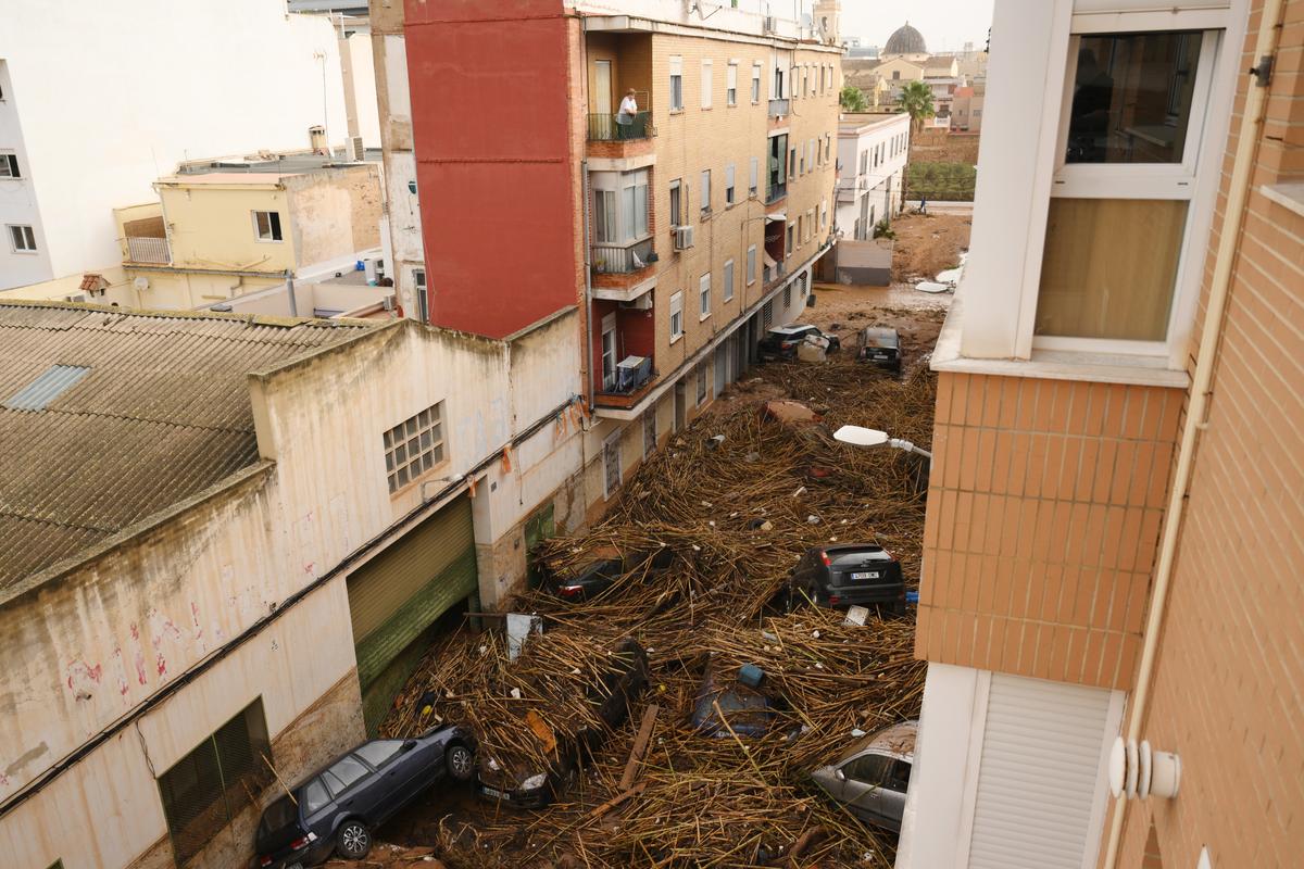 Primă pagină înduioșătoare în Marca: ce au găsit în noroiul lăsat în urmă de inundațiile din Valencia » Demers fără precedent: „Pentru noi nu e o duminică normală”