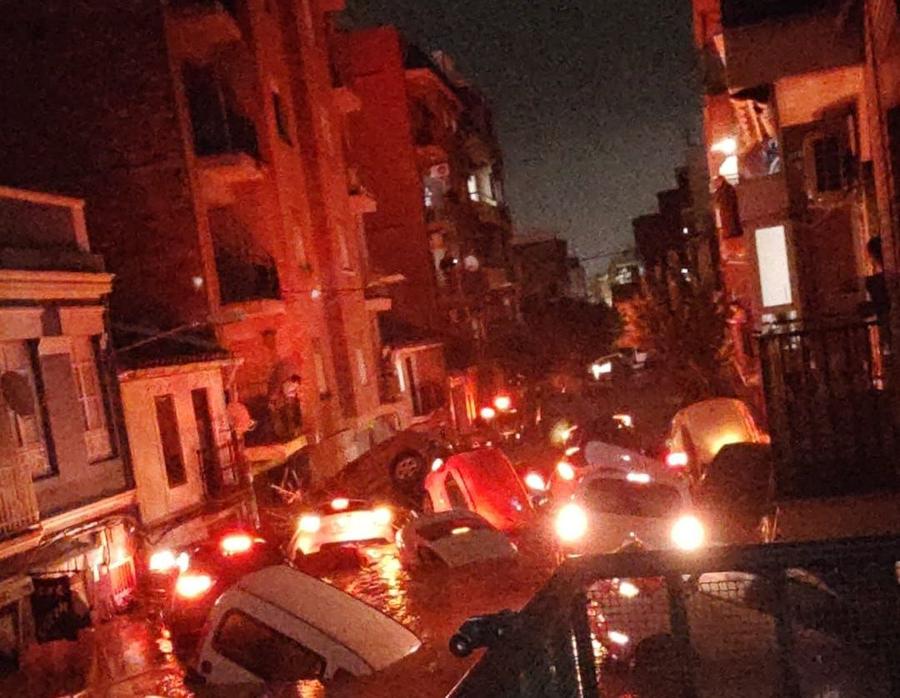 Mașini abandonate în Valencia Mărturiile zguduitoare ale unui campion mondial din România, care locuiește în Valencia: „Soția mea a fugit cu jumătate de roată în apă, cu 20 de minute înainte de furtună!” » Scene ireale în supermarket: „Au luat și biscuiții de câini”