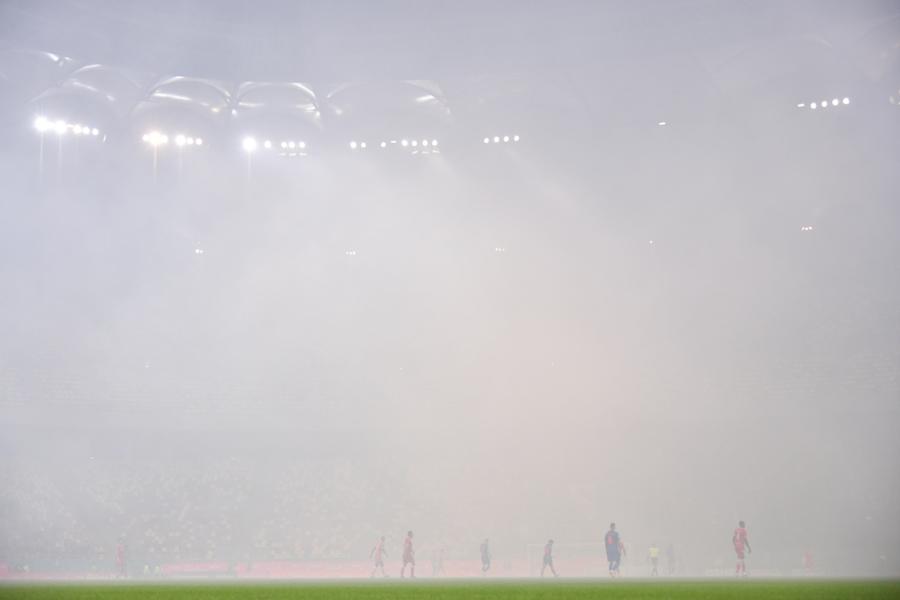 Dinamo - FCSB, un derby al fumigenelor și petardelor. Foto: Cristi Preda, GSP 7 momente inedite surprinse de GSP la derby-ul Dinamo - FCSB » Gestul lui Darius Olaru de după accidentare și ironia supremă de la tribuna 1