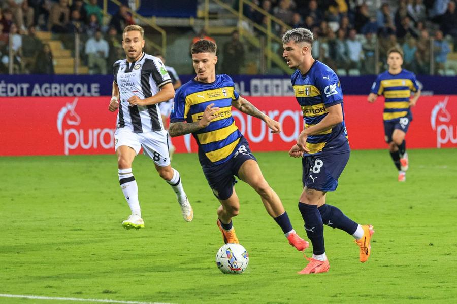 Dennis Man și Valentin Mihăilă, jucând pentru Parma Valentin Mihăilă, pe primul loc într-un top din Serie A » Italienii i-au dedicat un material special: „Este la vânătoare”