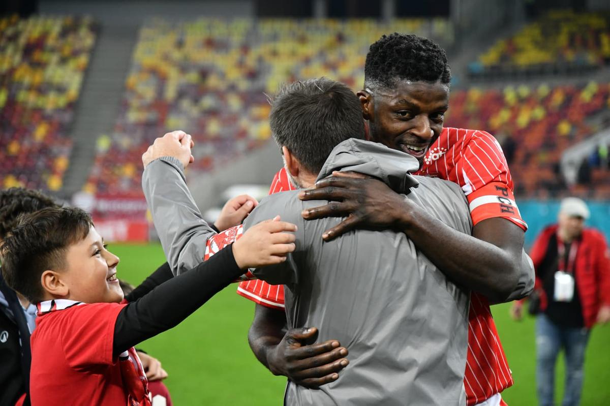 Sărbătoare pe gazon după Dinamo - CFR Cluj