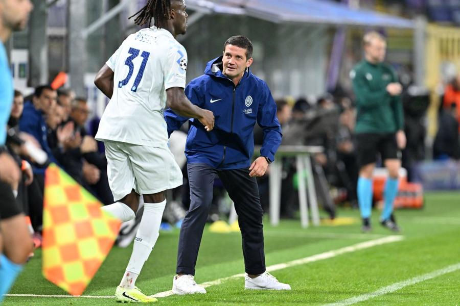 Yann Bisseck, stoperul german de 25 de ani și 1,96m, a jucat 29 meciuri 2.323 de minute sub comanda lui Cristi Chivu la Inter, reușind două golur și trei assisturi / Foto: Imago Un colos european vrea titularul lui Chivu! » Prețul pus de Inter și salariul jucătorului nu reprezintă o problemă