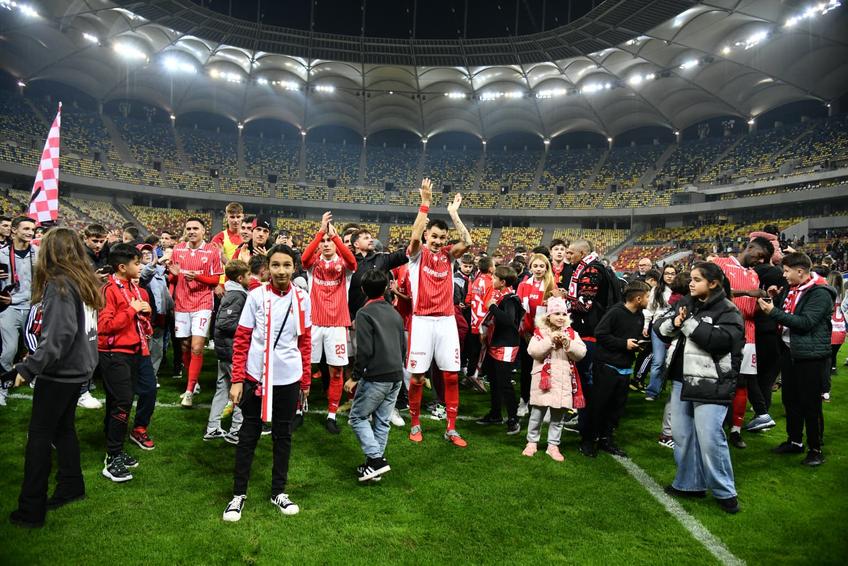 Sărbătoare pe gazon după Dinamo - CFR Cluj / Foto: Cristi Preda (GSP)