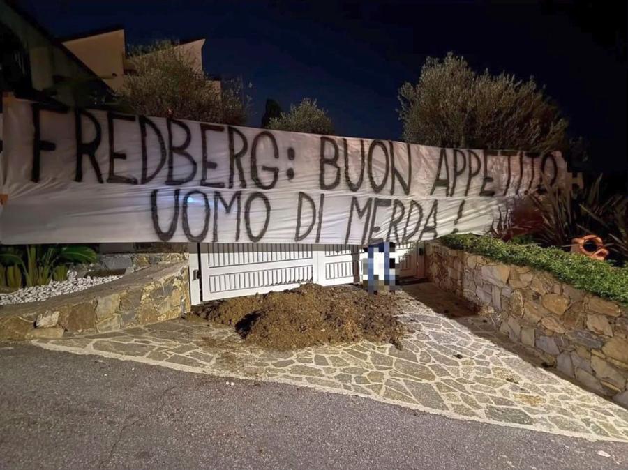 Mesajul ultrașilor de la Sampdoria, alături de o grămadă de îngrășământ „Poftă bună, c***tule!” » Club de renume în criză: fanii au descărcat bălegar în fața casei managerului