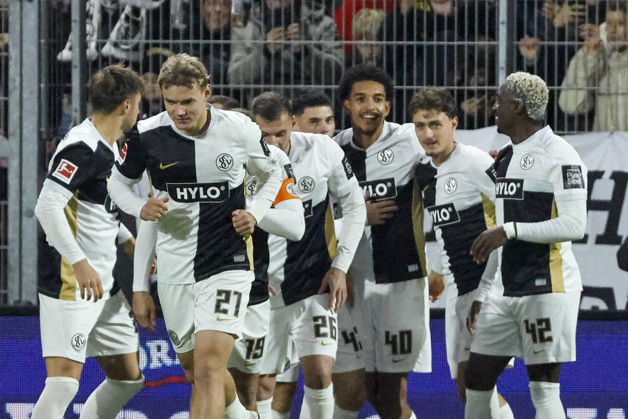 Nou-promovata din Bundesliga continuă să uimească