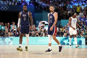 Rivalii LeBron James și Steph Curry fac spectacol în NBA și se încăpățânează să lupte cu noua generație