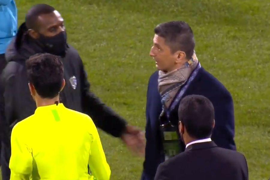 Răzvan Lucescu (dreapta, sus) Rezultat frustrant pentru Răzvan Lucescu la final de an » Le-a cerut socoteală arbitrilor chiar pe gazon