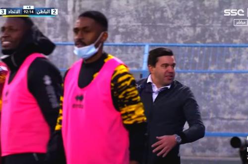 Al-Ittihad, echipa antrenată de Cosmin Contra (46 de ani), s-a impus în deplasarea de la Al-Batin, scor 3-2, și a încheiat anul 2021 pe primul loc în clasamentul primei ligi din Arabia Saudită.
