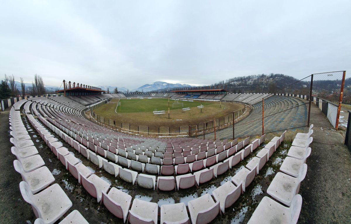 7 stadioane-fantomă din România » De la proiectul megalomanic al lui Ceaușescu, la arene europene transformate în gropi de gunoi