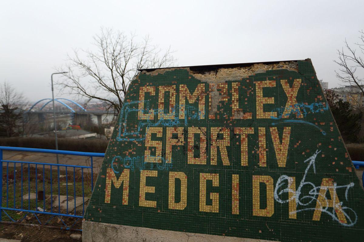 7 stadioane-fantomă din România » De la proiectul megalomanic al lui Ceaușescu, la arene europene transformate în gropi de gunoi