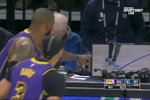 Lui LeBron James nu i-a venit să creadă ce au decis arbitrii de ziua lui
