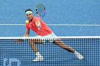 Rafael Nadal s-a întors în circuit după 347 de zile, dar a pierdut la dublu în turul 1 la Brisbane în fața unor tribune pline