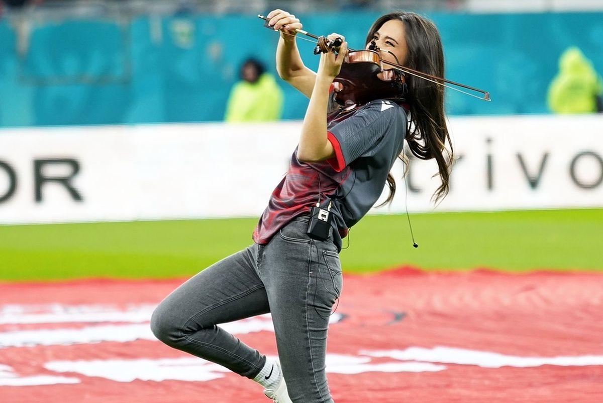 Jana Ceklanovic,  violonista care i-a sedus pe fanii lui Dinamo