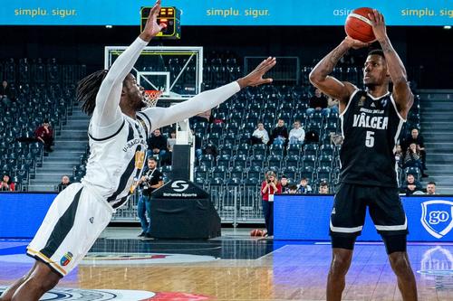 Cornelius Hudson, MVP într-un meci spectaculos în BTarena/Foto: Facebook (CS Vâlcea 1924)