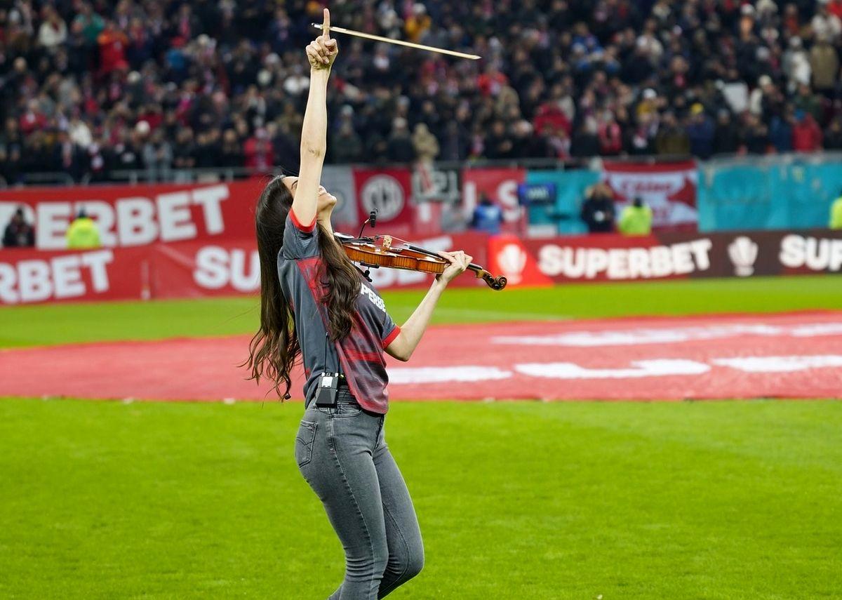 Jana Ceklanovic,  violonista care i-a sedus pe fanii lui Dinamo
