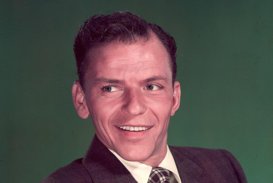 Frank Sinatra s-a stins la data de 14 mai 1998, la vârsta de 82 de ani. Foto: Gettyimages Cum a ajuns Frank Sinatra cel mai mare fan al clubului Genoa, proaspăt preluat de Dan Șucu: „În inima mea port două lucruri” » Cerință specială înainte de a muri