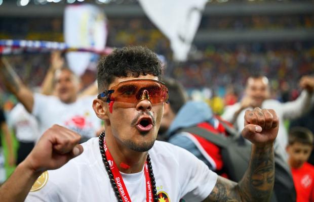 Imagine VIRALĂ după Dinamo - FCSB, cu Florinel Coman în prim-plan: ce a făcut de la 2.400 de kilometri distanță