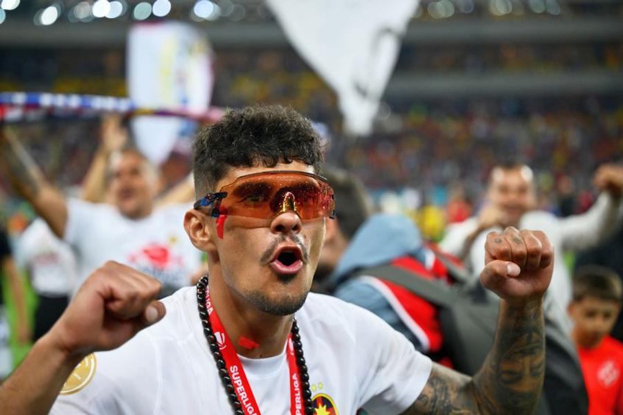 Florinel Coman, la petrecerea de titlu a celor de la FCSB S-au înțeles: Florinel Coman face luni vizita medicală și semnează cu Cagliari!