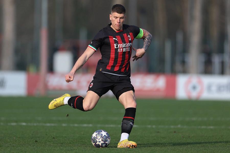 Prima lovitură din mercato? » Universitatea Craiova negociază transferul fundașului aflat sub contract cu AC Milan