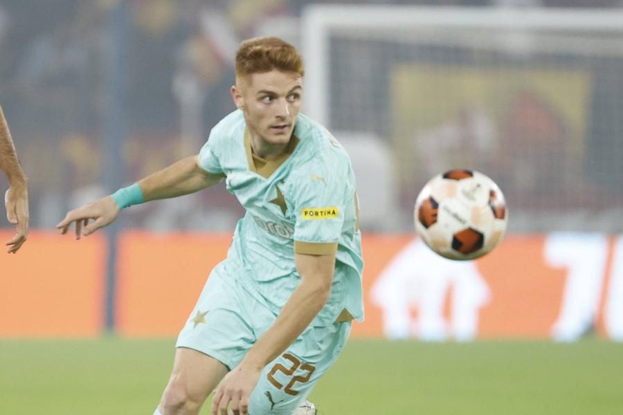 Andres Dumitrescu, în tricoul Slaviei Praga/ foto Imago Images Dinamo, tot mai aproape de transfer » Contract întrerupt pentru jucătorul dorit de „câini”