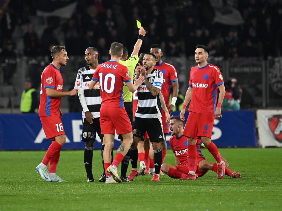 Amenzi drastice la FCSB din cauza cartonașelor pentru proteste // FOTO: Imago Images Amendă uriașă pentru Daniel Bîrligea! » Gigi Becali n-a glumit: Argăseală și MM Stoica au semnat pentru sancțiuni-record la FCSB