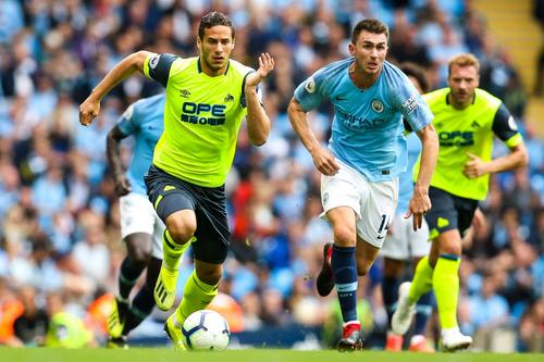 Ramadan Sobhi (stânga) în duel cu Aymeric Laporte (dreapta) / Imago Images