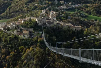 Разходка с адреналин: Най-високият пешеходен мост в Европа посреща ентусиасти