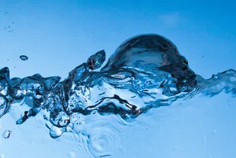 Иновативно устройство на MIT превръща въздуха в питейна вода
