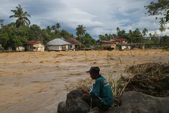Опустошителни наводнения в Азия – над 900 загинали и стотици в неизвестност